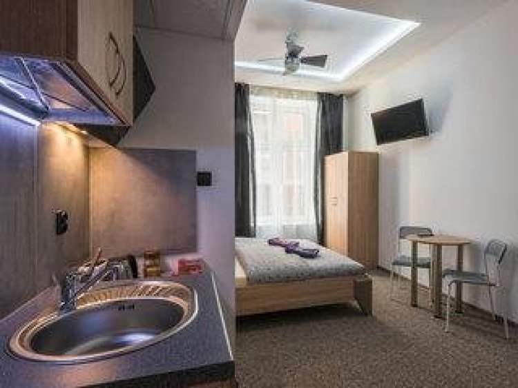 Hostel 70s