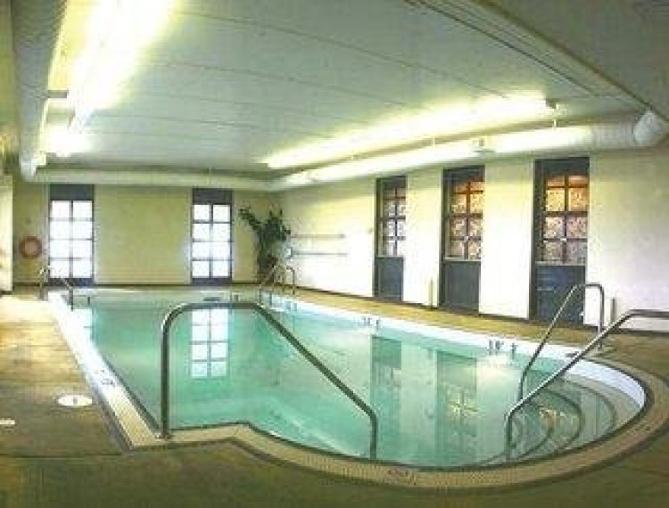 Holiday Inn Calgary Airport