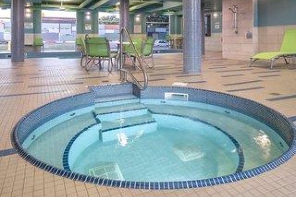 Holiday Inn Express & Suites Brandon