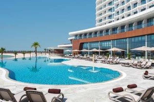 Kombination: Hotel Mövenpick Bur Dubai + Hotel Hamptonmarjan Rak