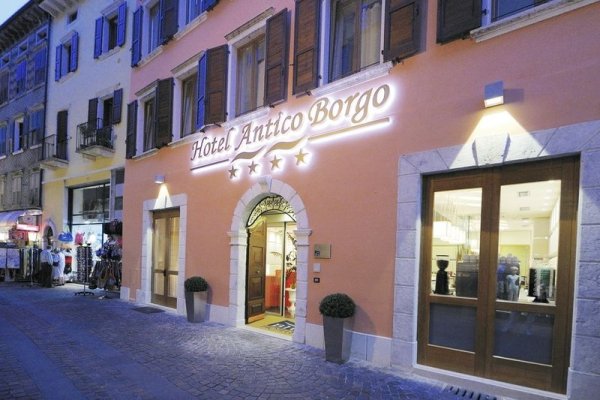 Hotel Antico Borgo Riva Del Garda