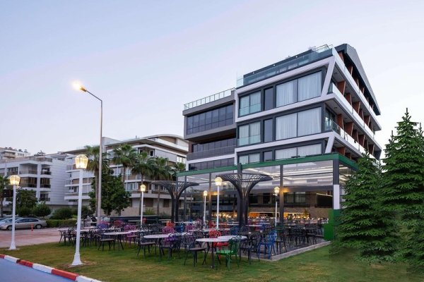Lucky Monkey Hotel