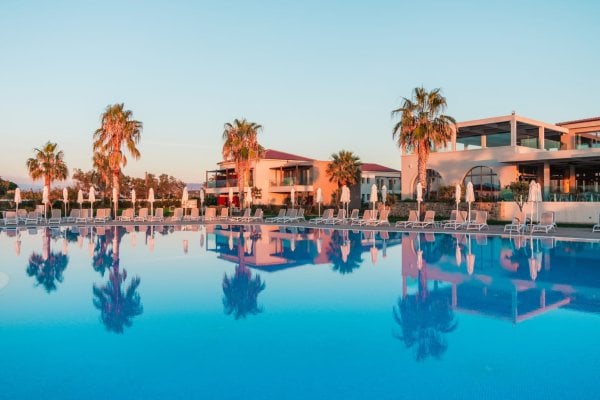 Almyros Beach Resort & Spa recenzie