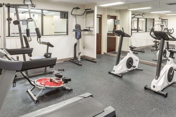Howard Johnson Hotel Newark Airport