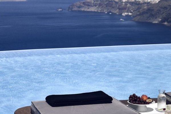 Cavo Tagoo Santorini