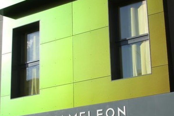 Chameleon Hostel & Lounge