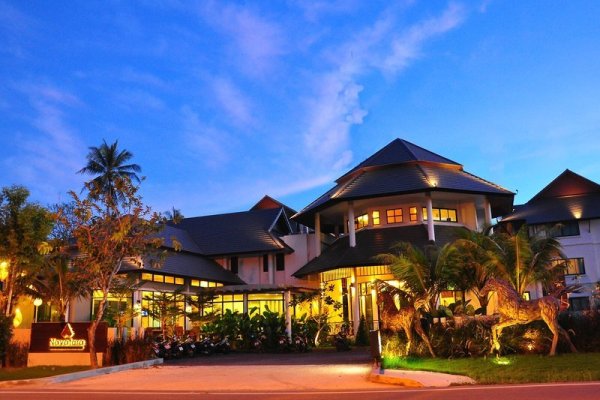 Navatara Phuket Resort
