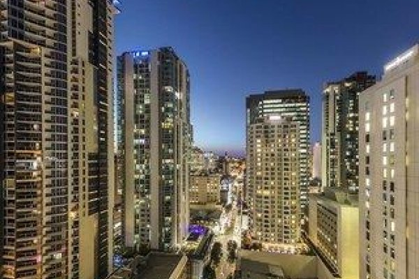 Oaks Brisbane River City Suites