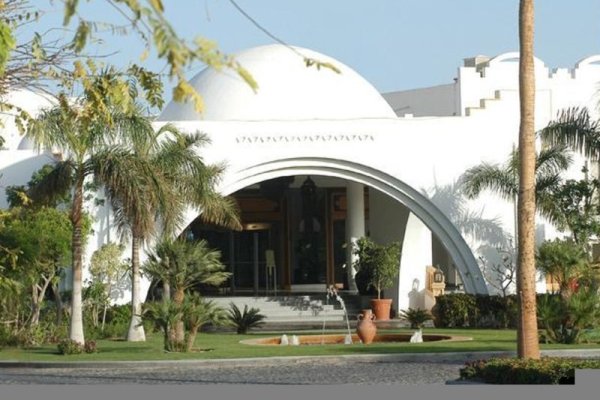 Royal Savoy Hotel & Villas