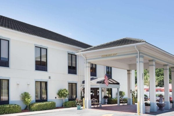 Baymont Inn & Suites Garden City/Savannah