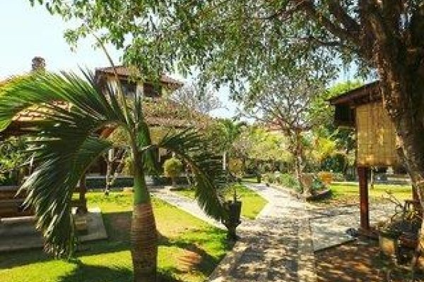 Puri Nusa Beach Hotel
