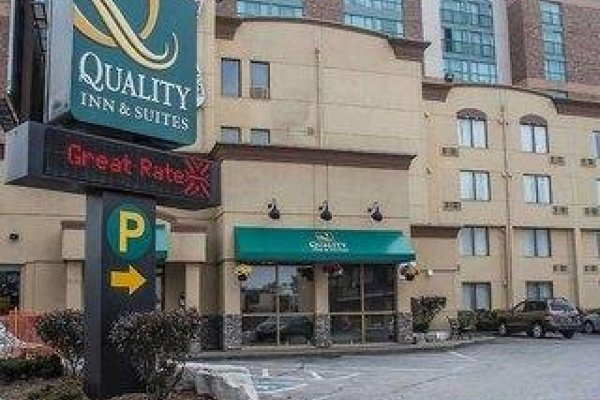 Quality Inn & Suites Niagara Falls
