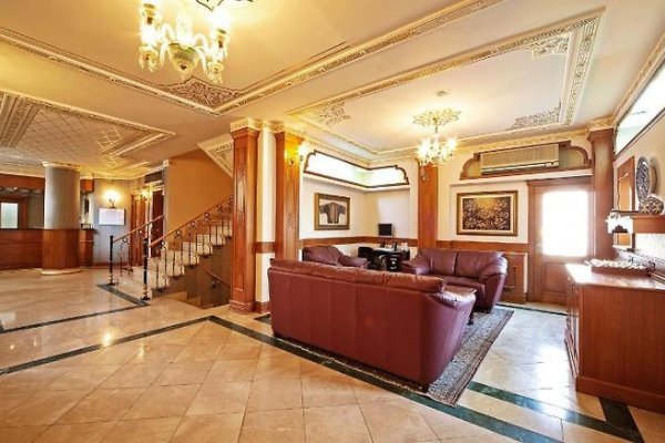 Azade Hotel