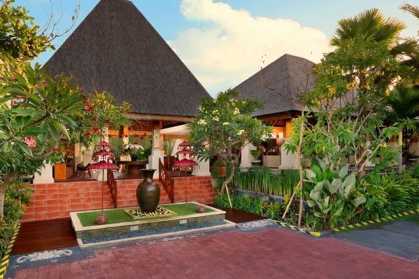 Villa Kayu Raja