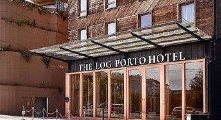 The Log Porto Hotel