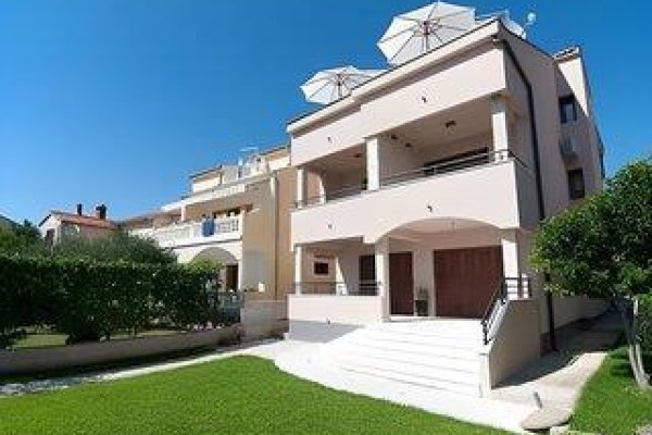 Bonamare Apartments