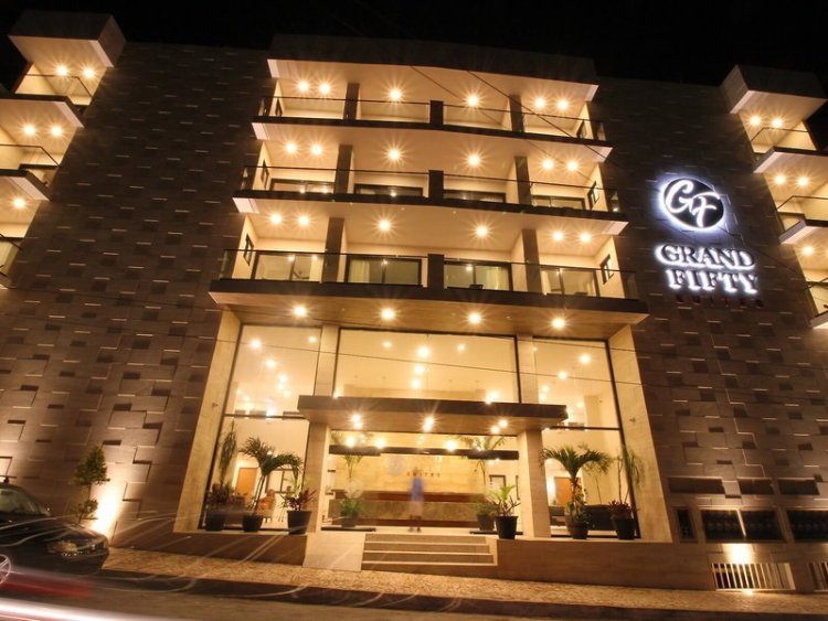 Grand Fifty Suites