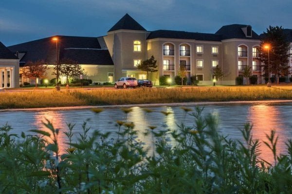 DoubleTree by Hilton Wood Dale - Elk Grove
