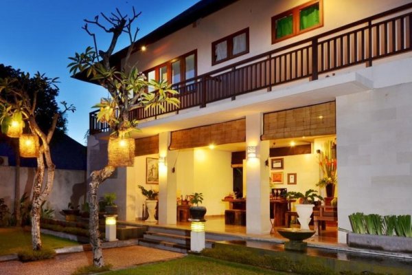 The Khayangan Dreams Villa Umalas