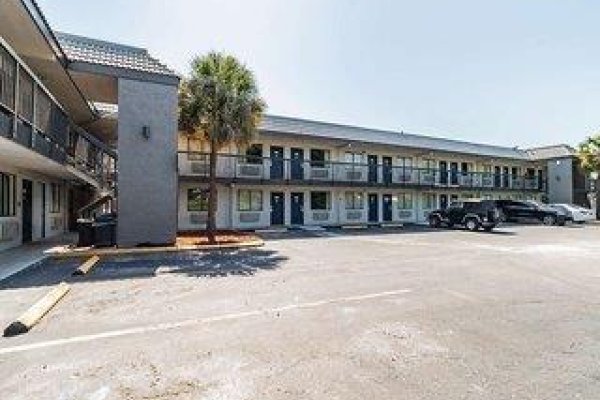 Motel 6 Tampa