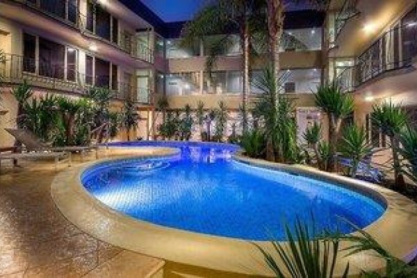 Best Western Plus Travel Inn Carlton
