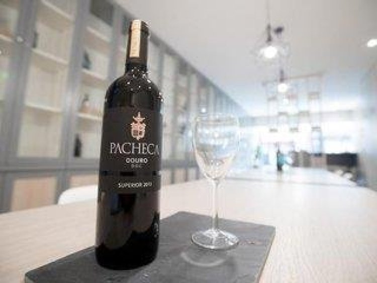 Almada Wine House