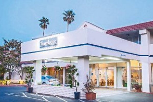 Travelodge By Wyndham Monterey Bay