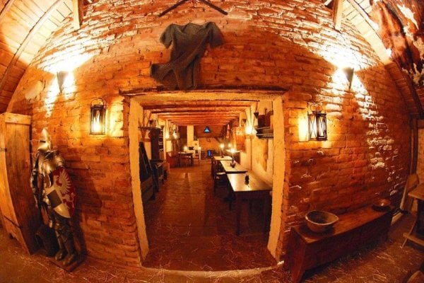 Stredoveky Hotel Detenice