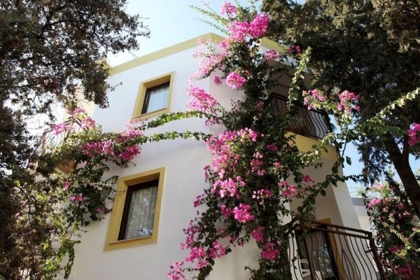 Costa Carina Resort