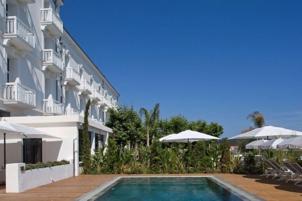 Grand Hotel Des Sablettes Plage, Curio Collection By Hilton
