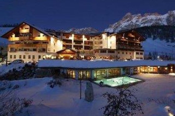 Fanes Dolomiti Wellness Hotel