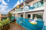 The Thames Pool Access Resort recenzie