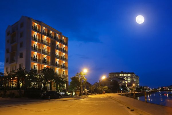 Royal Riverside Hoi An Hotel