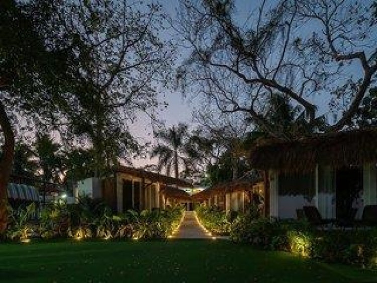 Casa Aakal Lagoon Front