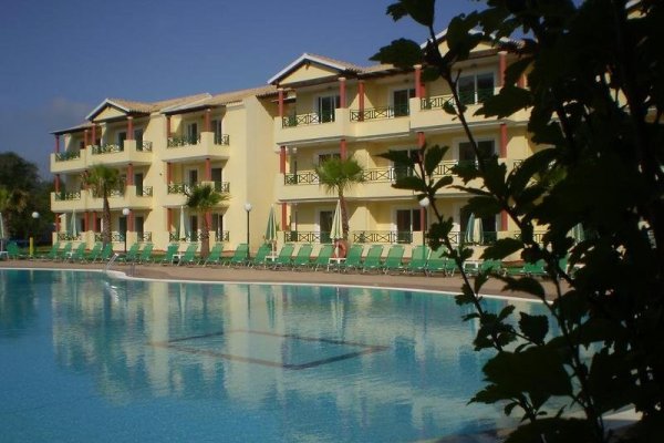 Damia Hotel & Apartments