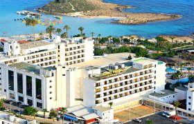 Adams Beach Hotel recenzie