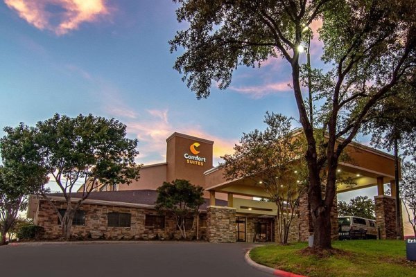 Comfort Suites Nw Dallas Near Love Field