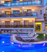 Leonidas Studios & Apartments