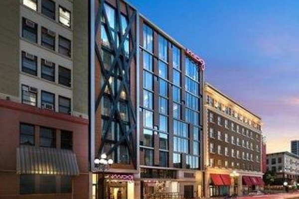 Moxy San Diego Downtown/Gaslamp Quarter