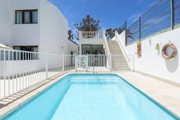 Erika Apartments