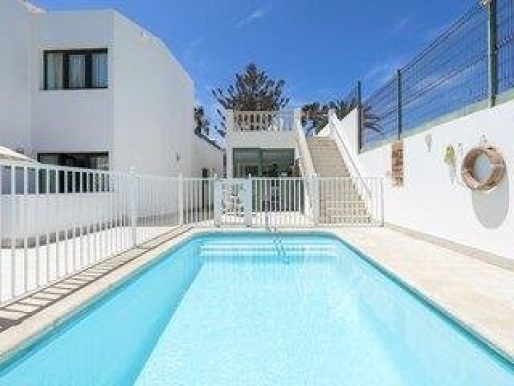 Erika Apartments