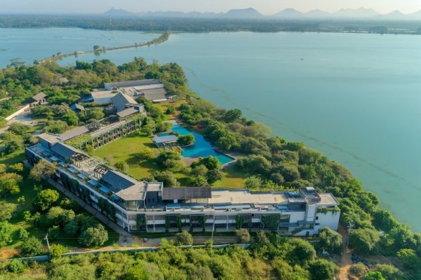 Doubletree By Hilton Weerawila Rajawarna Resort