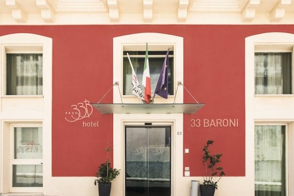 33 Baroni Hotel