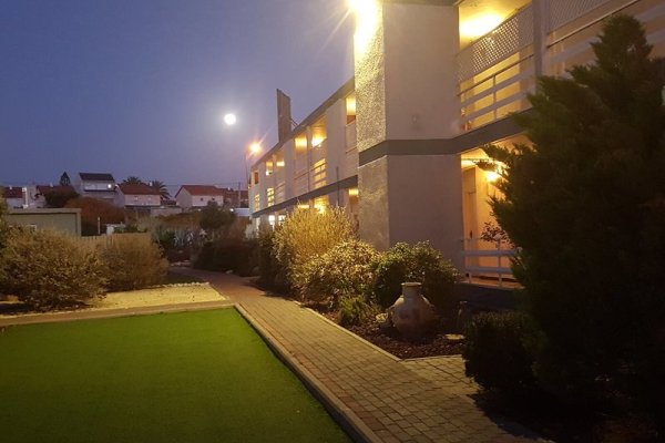 Q Hotel Poleg Beach