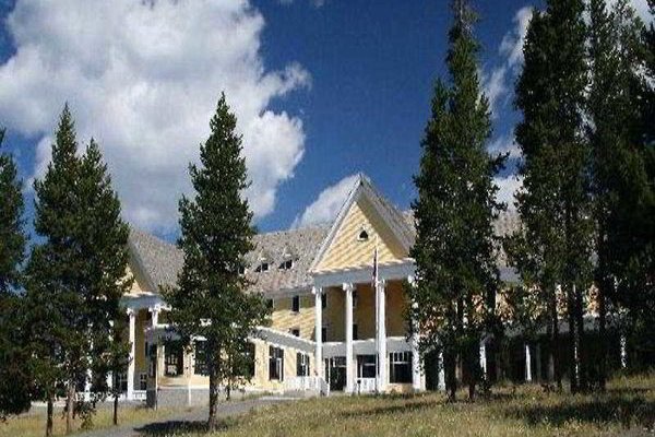 Lake Yellowstone Hotel & Cabins