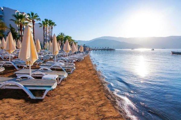 Aurasia Beach Hotel