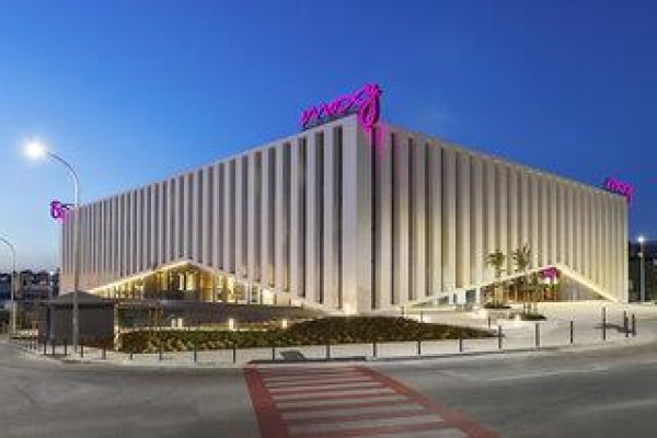 Moxy Alfragide Lisboa