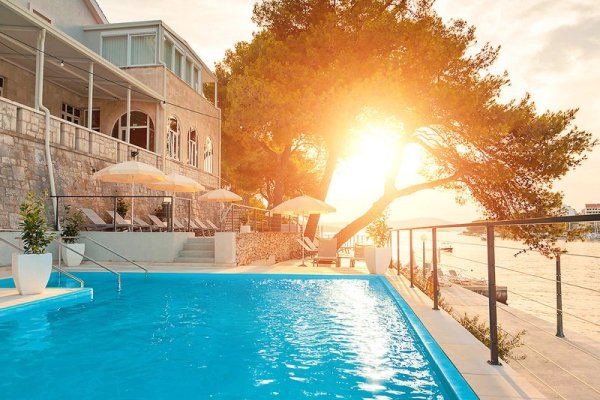 Hotel Milna Osam