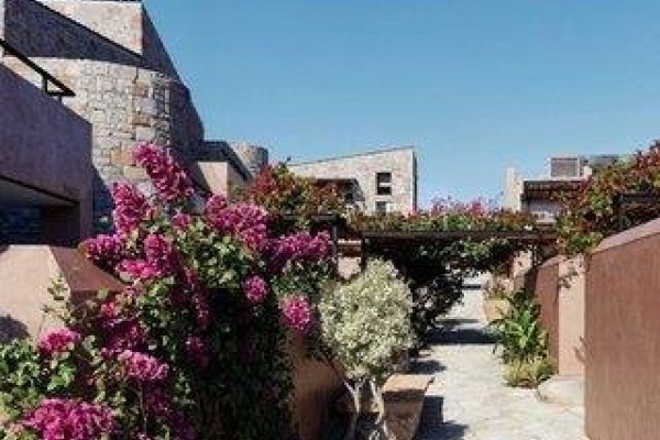 Volta Seaside Boutique Hotel
