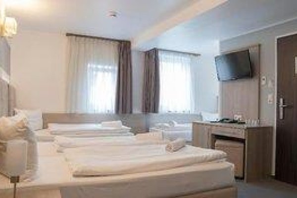 Alpha & Omega Hotel
